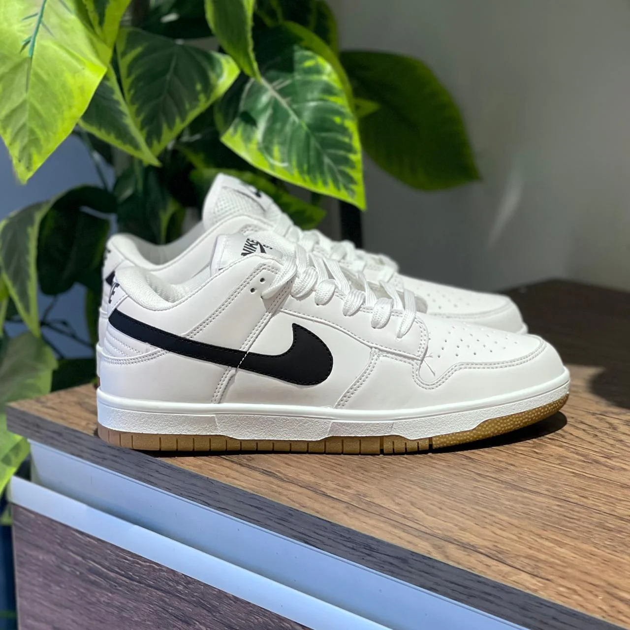 NIKE SB WHITE  "With Box" - Image 2