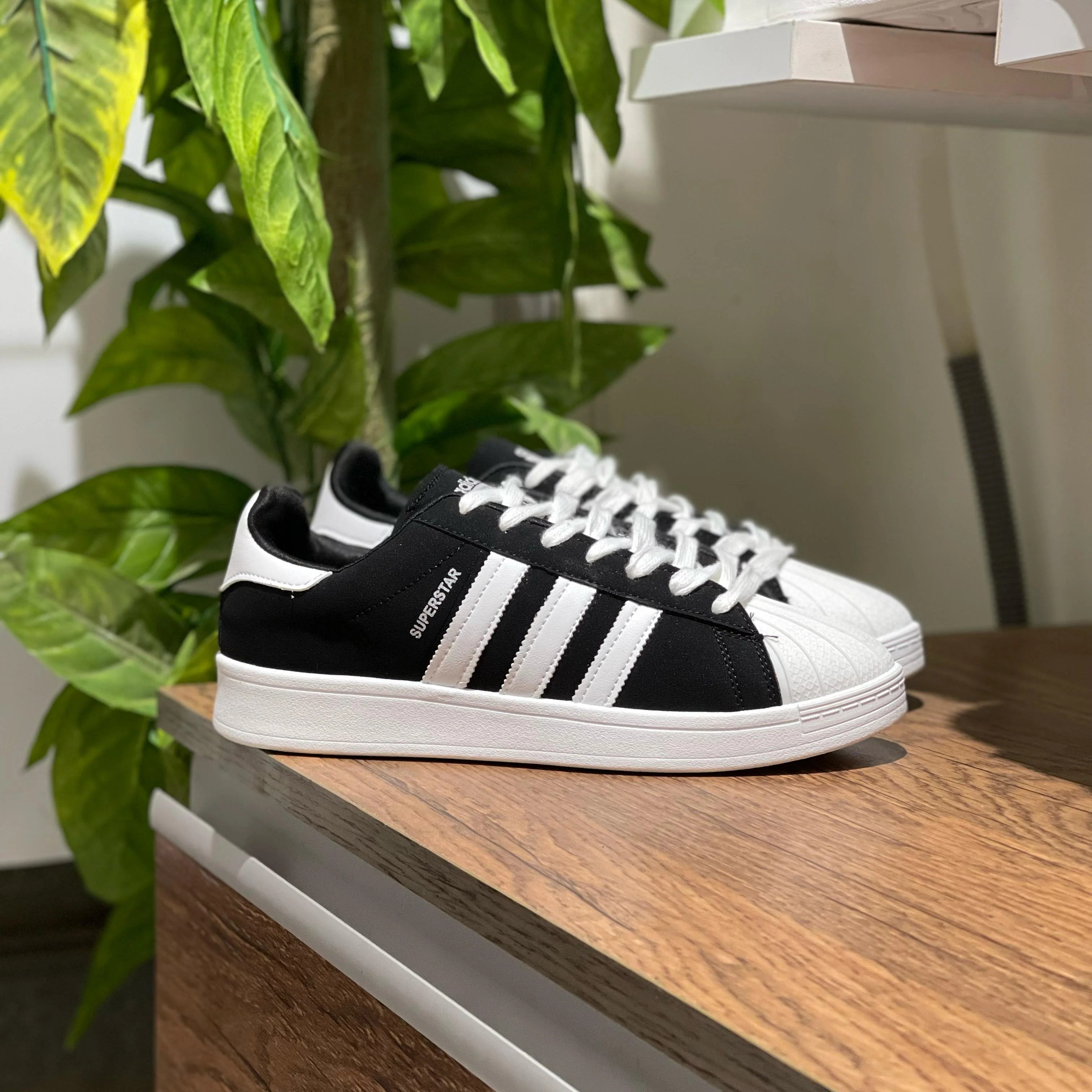 Superstar Shamwa Black